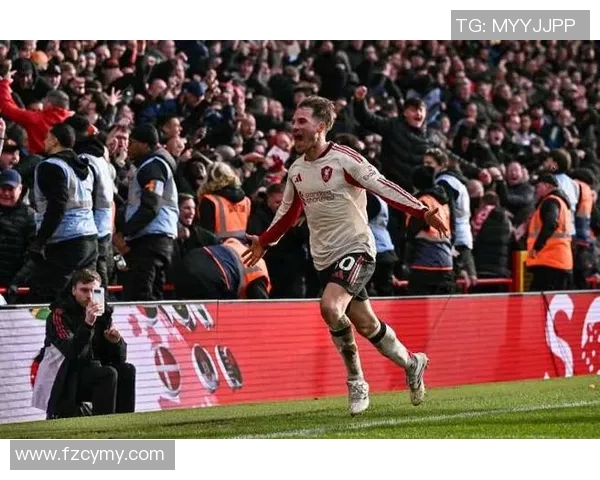 英超激战利物浦险胜里昂争议判罚引发全场热议